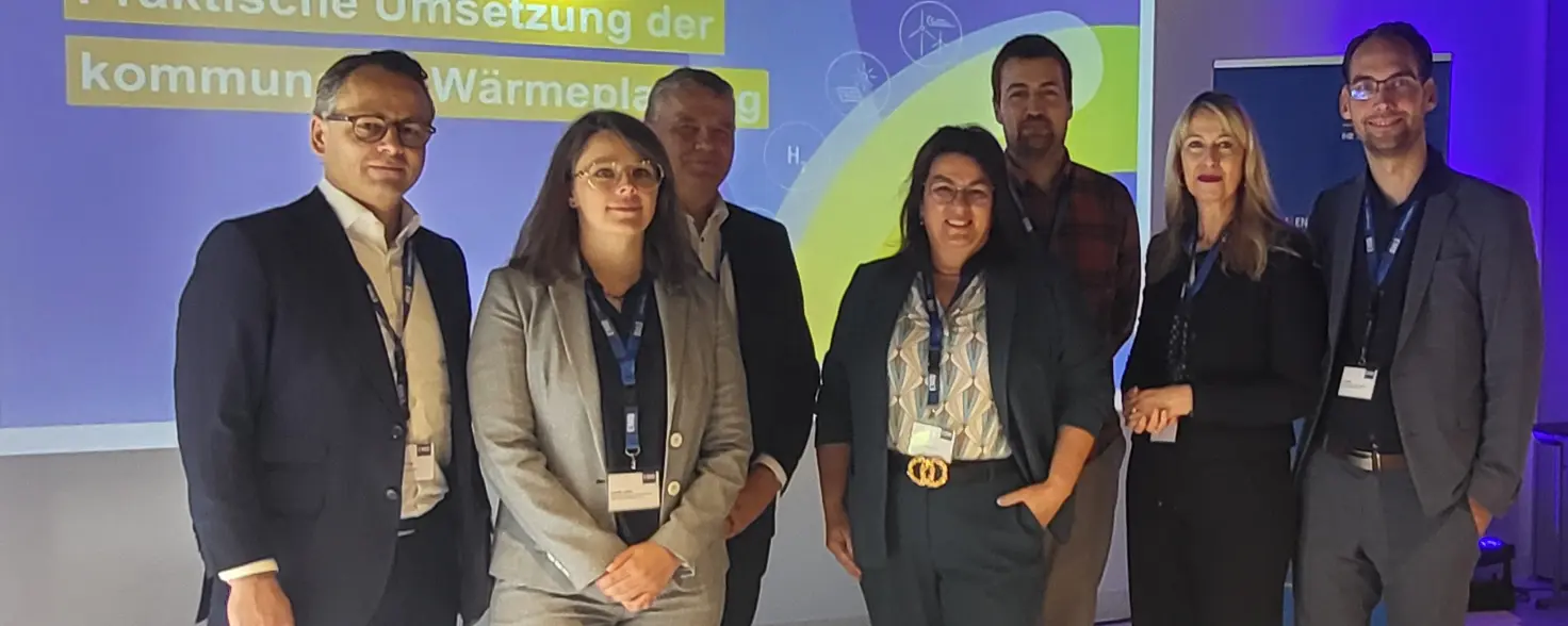 Gruppenfoto 15. Energiedialog in Teltow: Mitglieder der EMB-Geschäftsführung mit Referentinnen und Referenten.